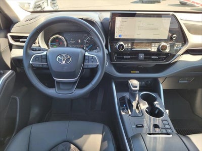 2025 Toyota Highlander Hybrid XLE