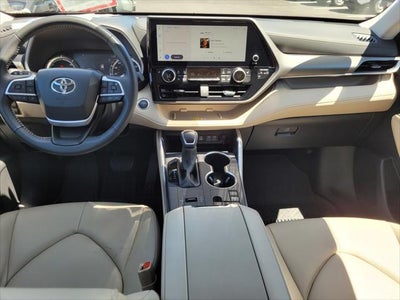 2025 Toyota Highlander Hybrid XLE