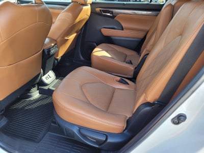 2024 Toyota Highlander Platinum
