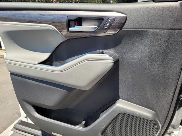 2024 Toyota Highlander Platinum