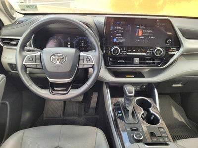 2024 Toyota Highlander Platinum