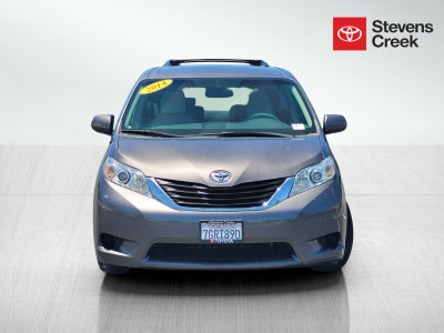 2014 Toyota Sienna LE 8 Passenger