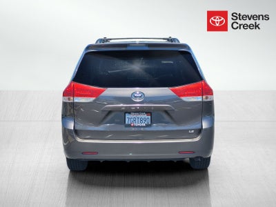 2014 Toyota Sienna LE 8 Passenger