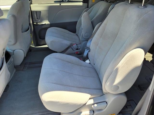 2014 Toyota Sienna LE 8 Passenger