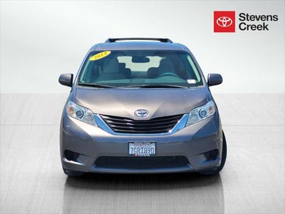 2014 Toyota Sienna LE 8 Passenger
