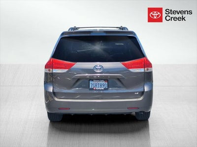 2014 Toyota Sienna LE 8 Passenger
