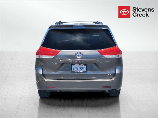2014 Toyota Sienna LE 8 Passenger