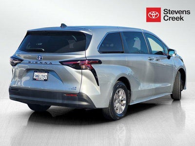 2024 Toyota Sienna LE 8 Passenger