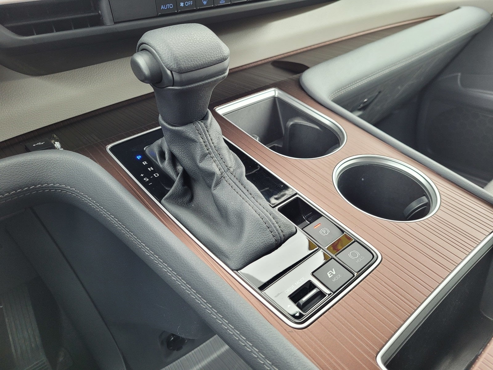 2024 Toyota Sienna LE 8 Passenger