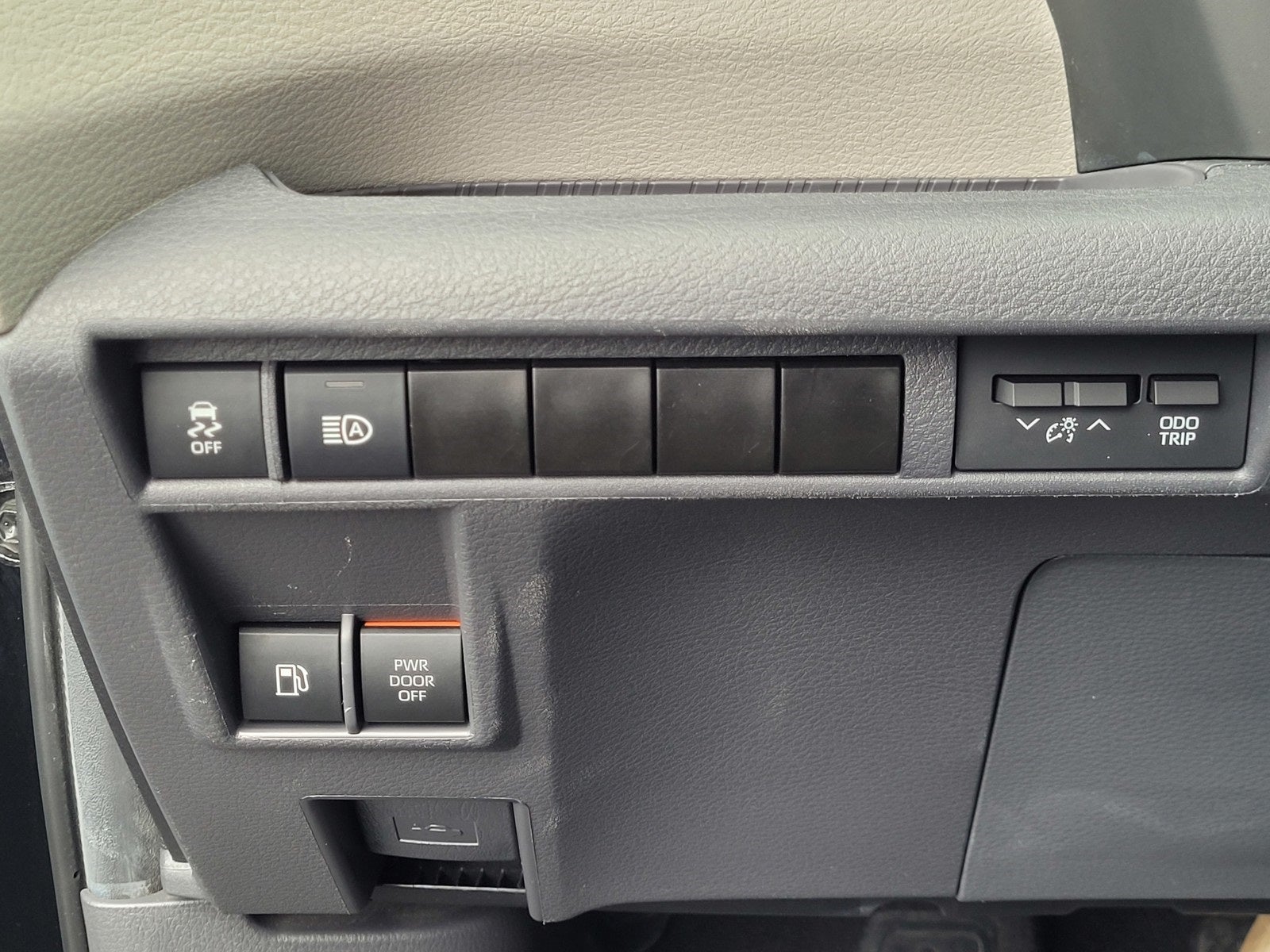 2024 Toyota Sienna LE 8 Passenger