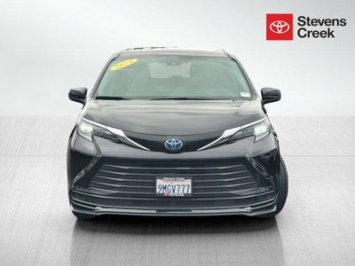 2024 Toyota Sienna LE 8 Passenger
