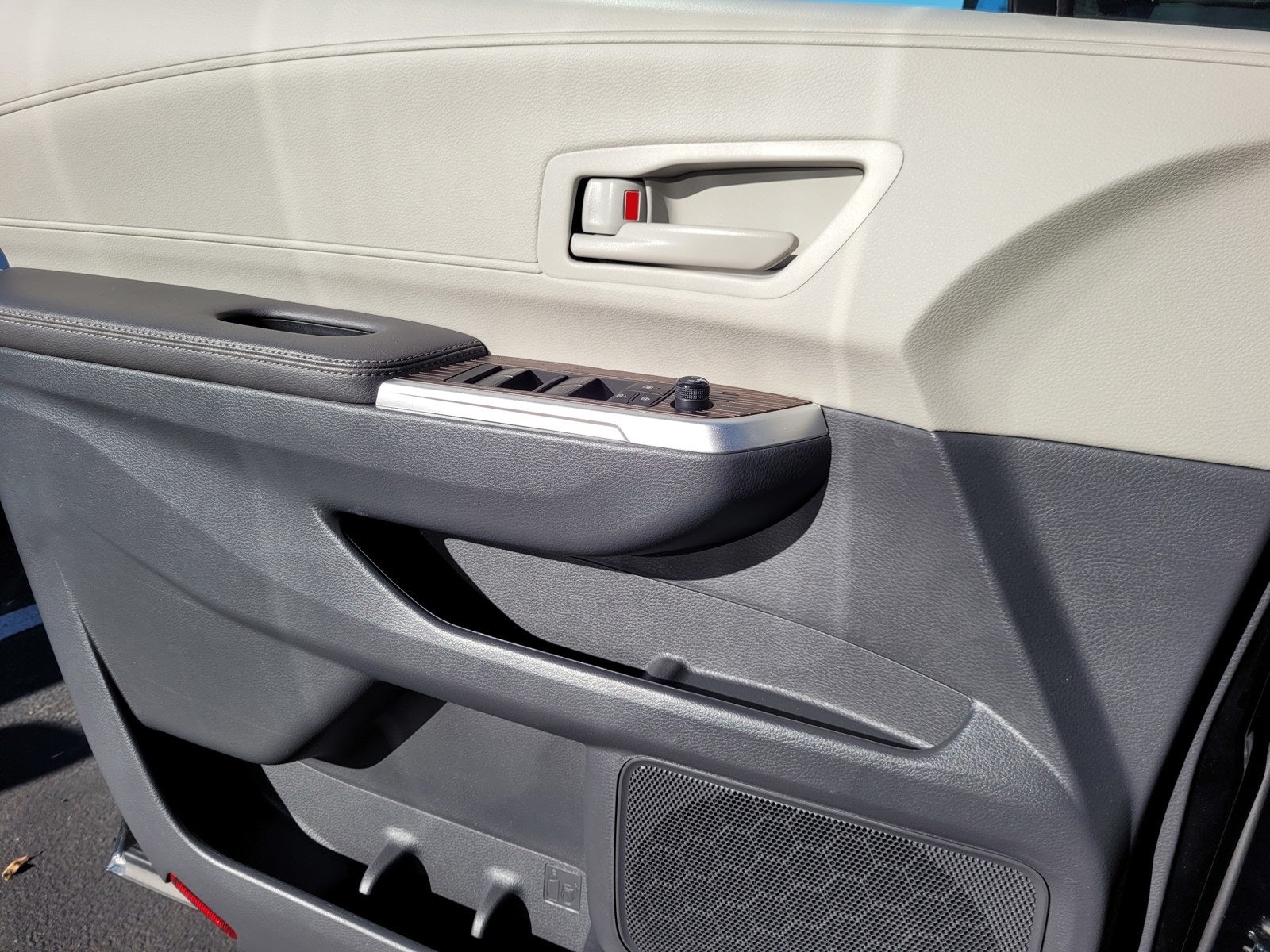 2024 Toyota Sienna LE 8 Passenger