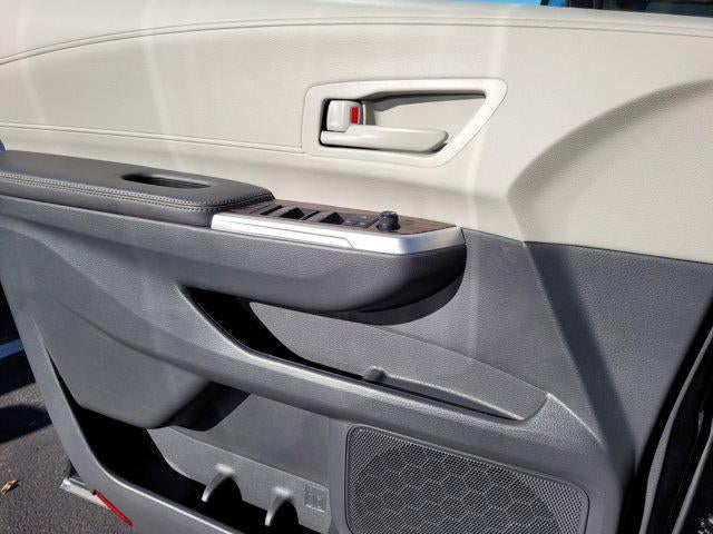 2024 Toyota Sienna LE 8 Passenger