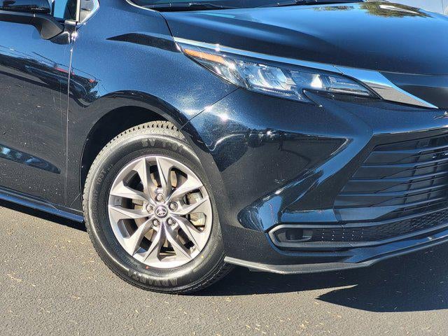 2024 Toyota Sienna LE 8 Passenger