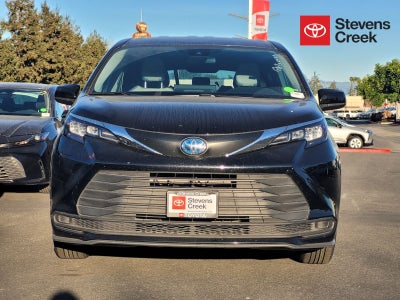 2025 Toyota Sienna LE 8 Passenger