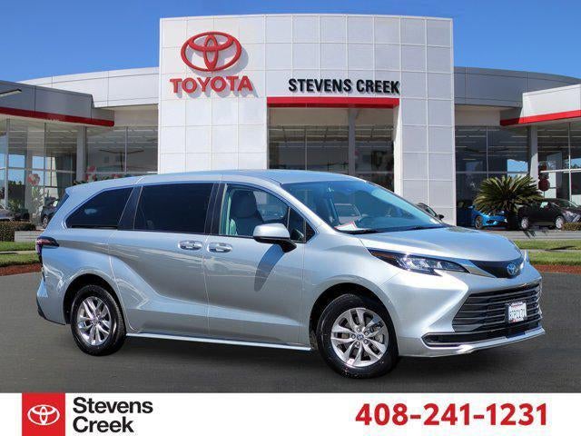 2022 Toyota Sienna LE 8 Passenger