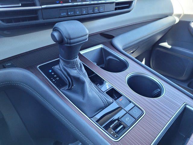 2022 Toyota Sienna LE 8 Passenger