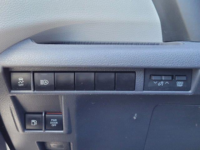 2022 Toyota Sienna LE 8 Passenger
