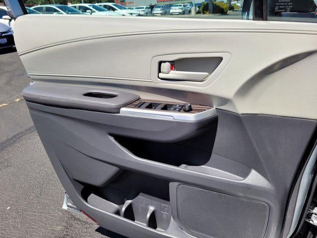 2022 Toyota Sienna LE 8 Passenger