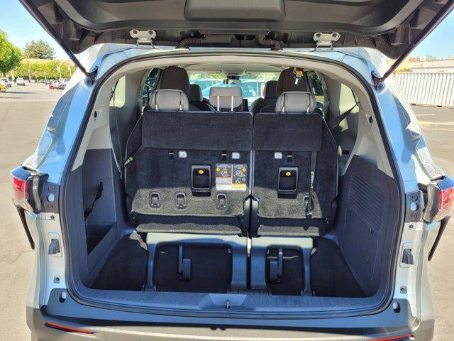 2022 Toyota Sienna LE 8 Passenger