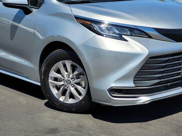 2022 Toyota Sienna LE 8 Passenger