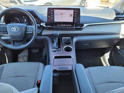 2022 Toyota Sienna LE 8 Passenger