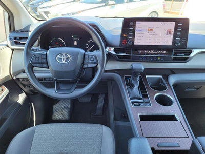 2022 Toyota Sienna LE 8 Passenger