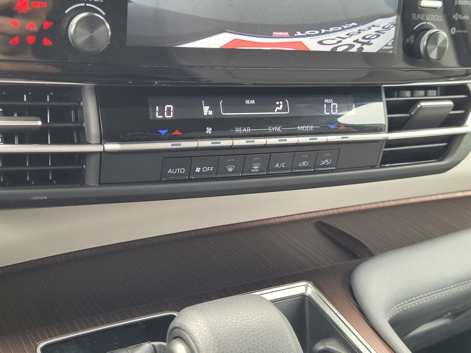 2024 Toyota Sienna LE 8 Passenger