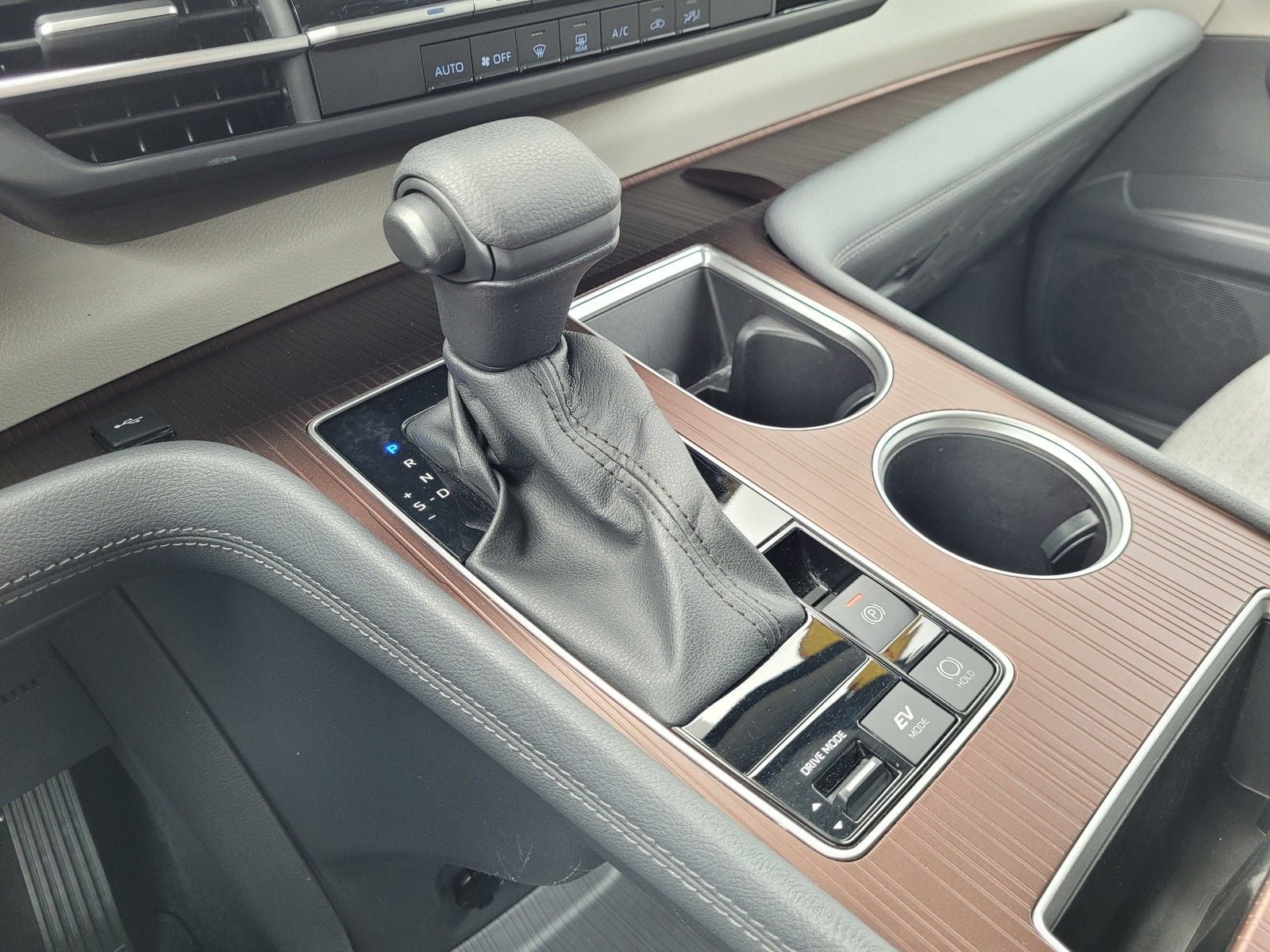 2024 Toyota Sienna LE 8 Passenger