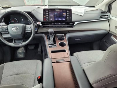 2024 Toyota Sienna LE 8 Passenger