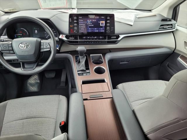 2024 Toyota Sienna LE 8 Passenger