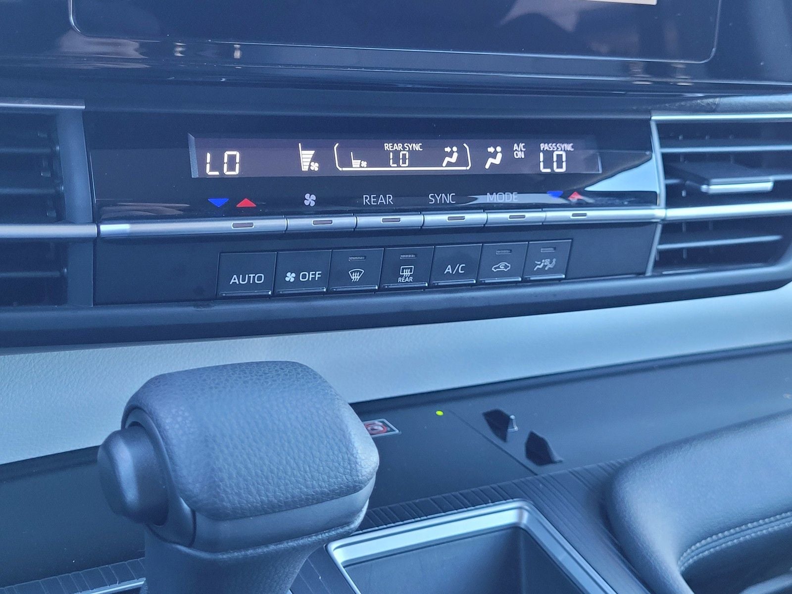 2025 Toyota Sienna LE 8 Passenger