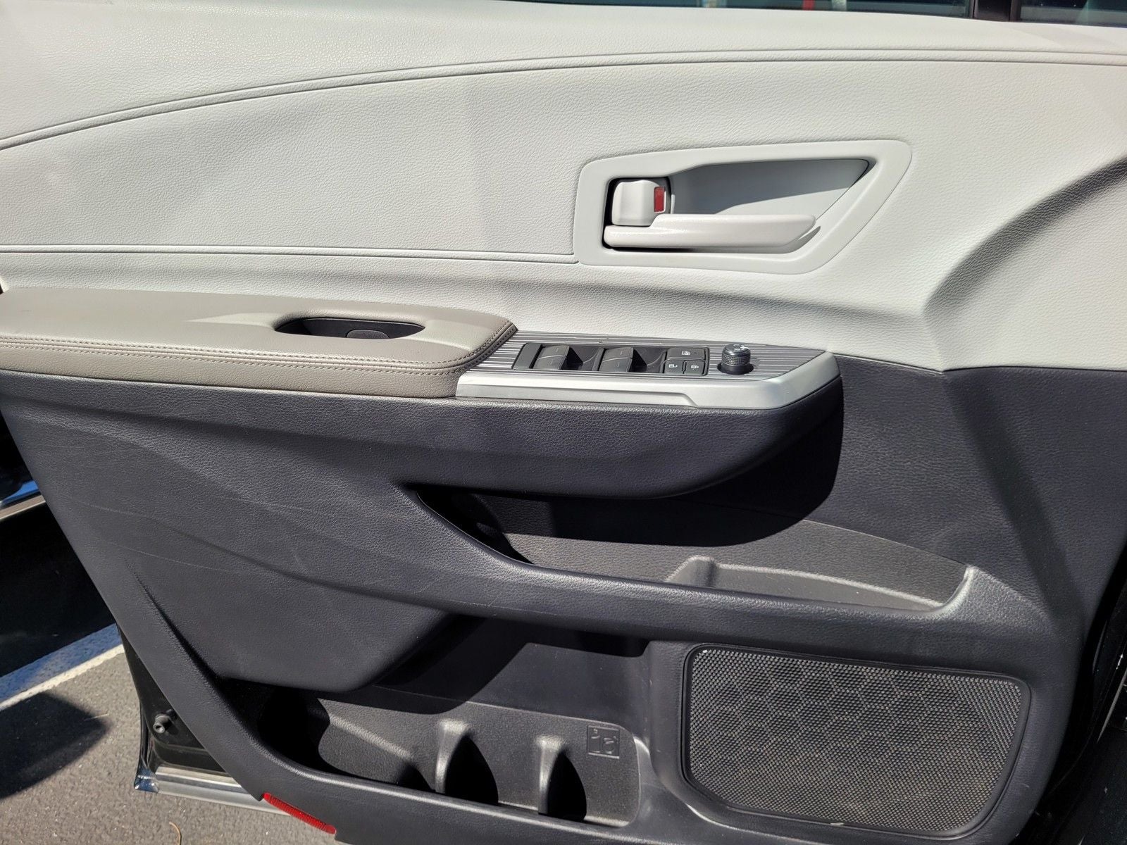 2025 Toyota Sienna LE 8 Passenger