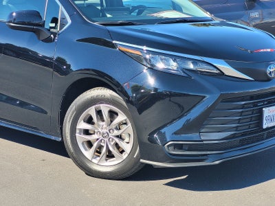 2025 Toyota Sienna LE 8 Passenger