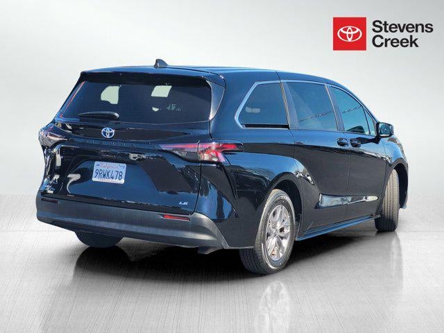 2025 Toyota Sienna LE 8 Passenger