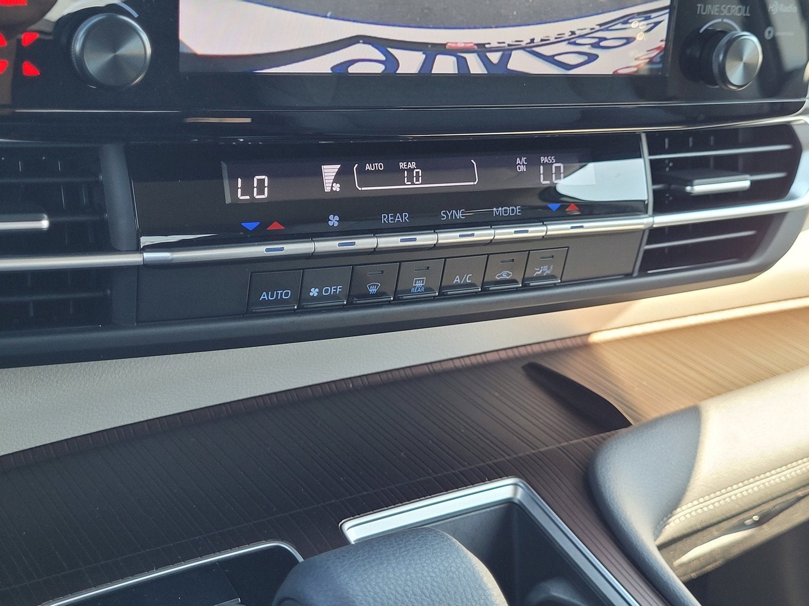 2023 Toyota Sienna LE 8 Passenger