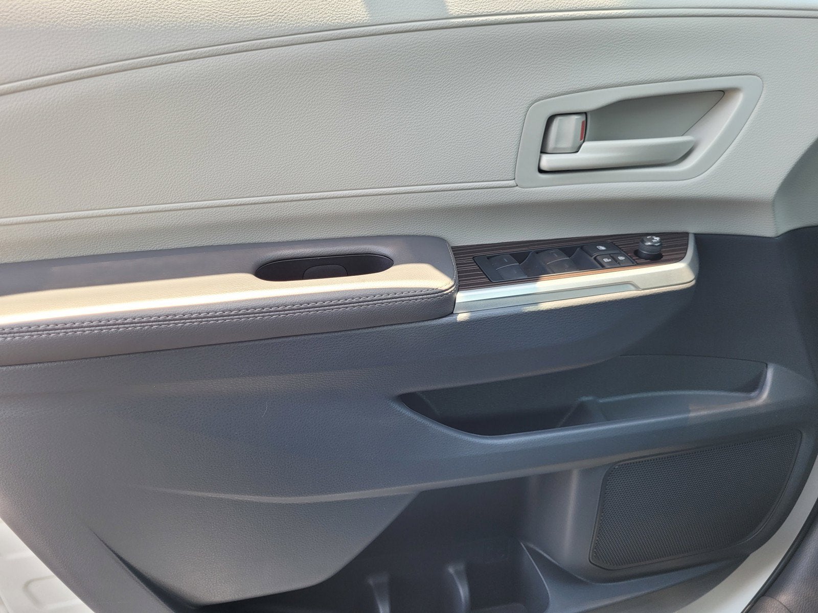 2023 Toyota Sienna LE 8 Passenger