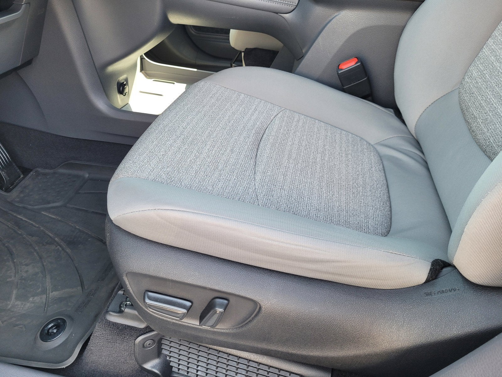 2023 Toyota Sienna LE 8 Passenger