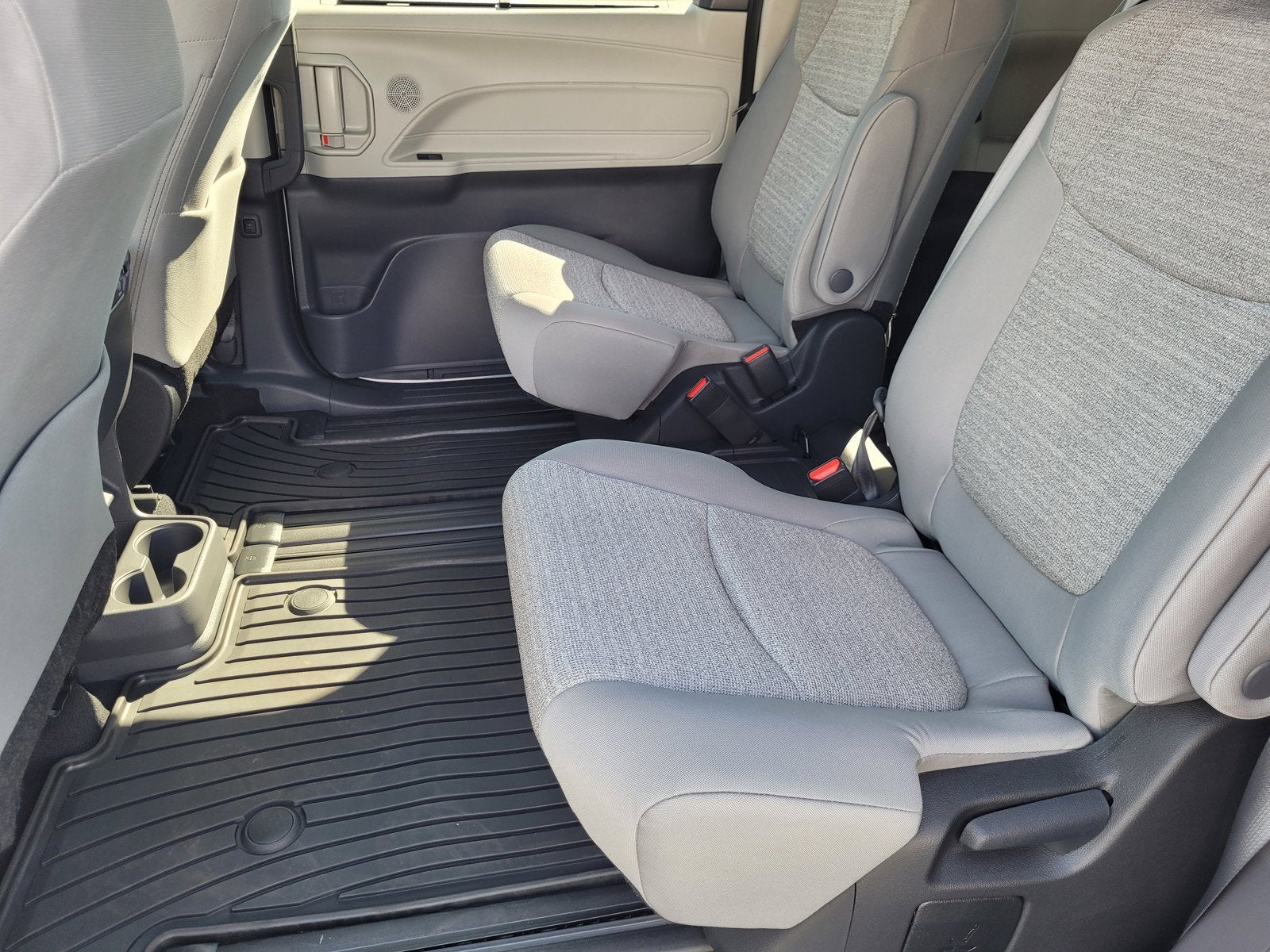 2023 Toyota Sienna LE 8 Passenger