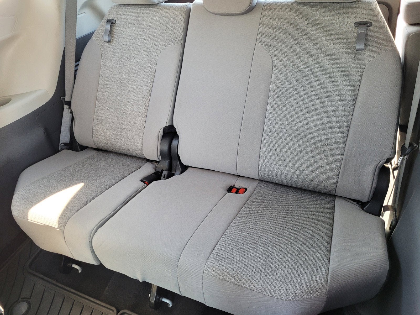 2023 Toyota Sienna LE 8 Passenger