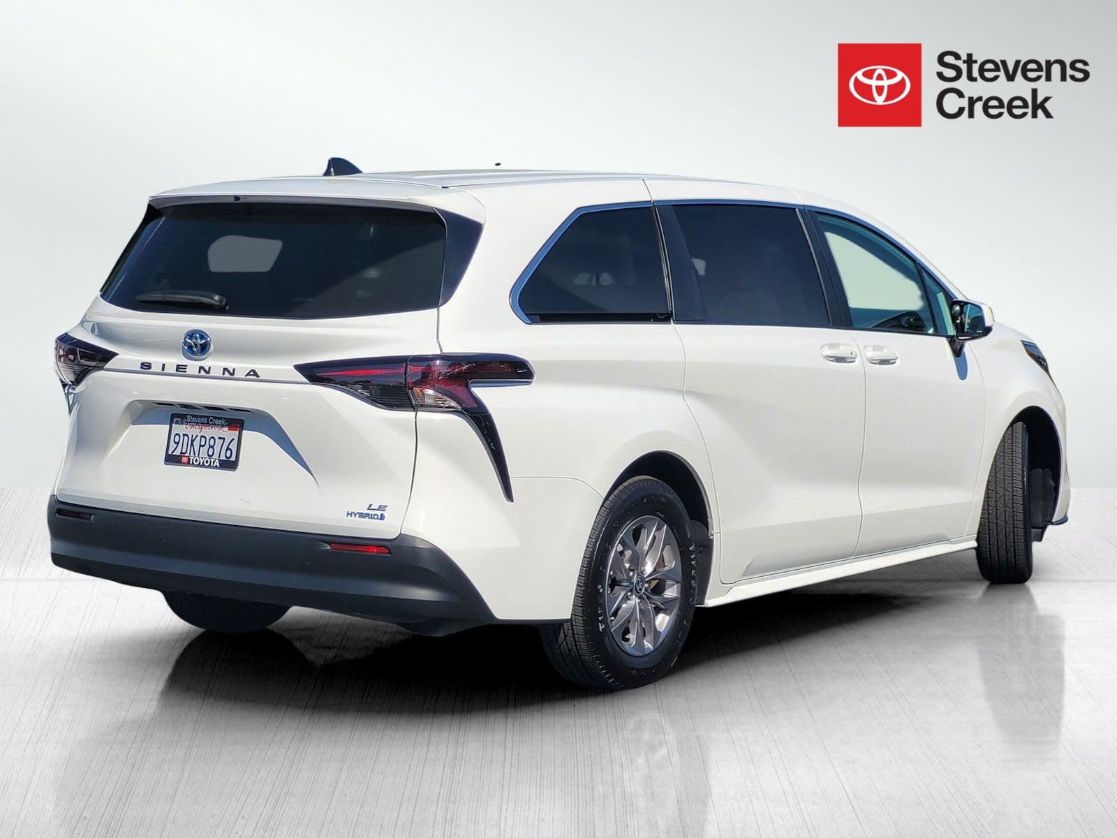 2023 Toyota Sienna LE 8 Passenger