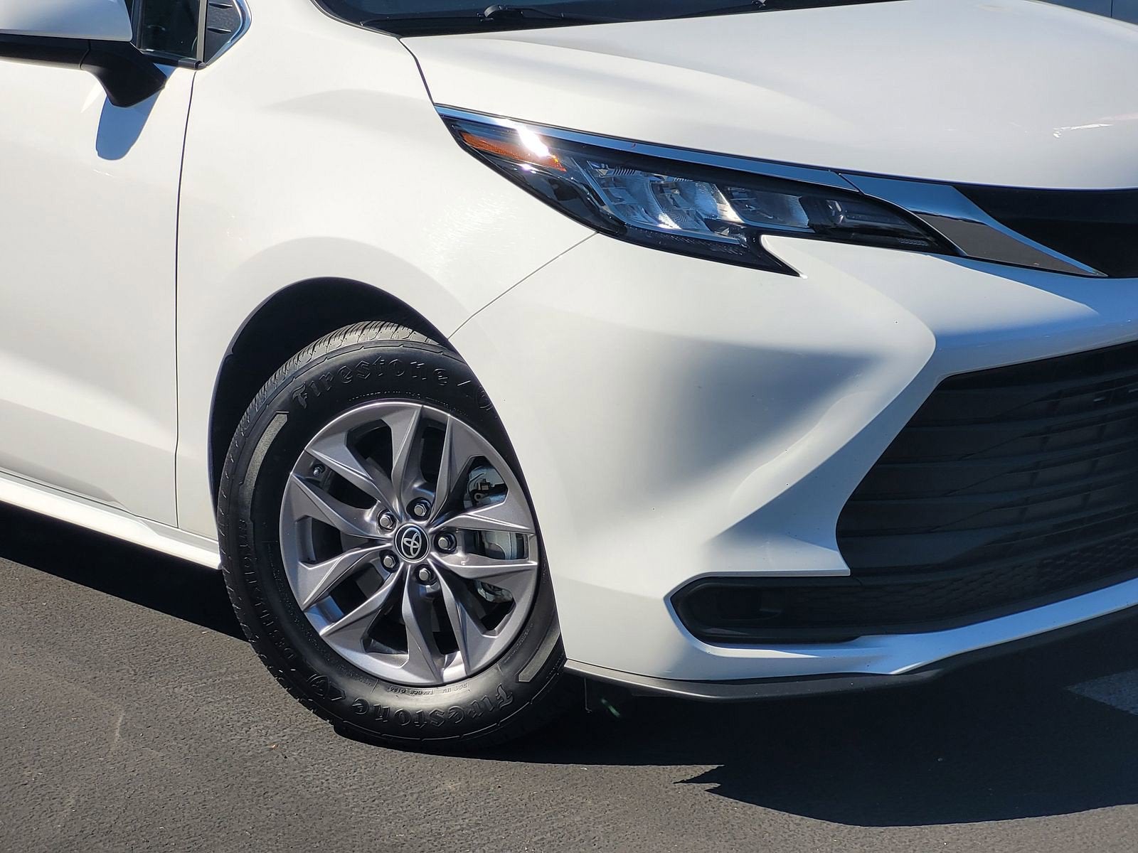 2023 Toyota Sienna LE 8 Passenger