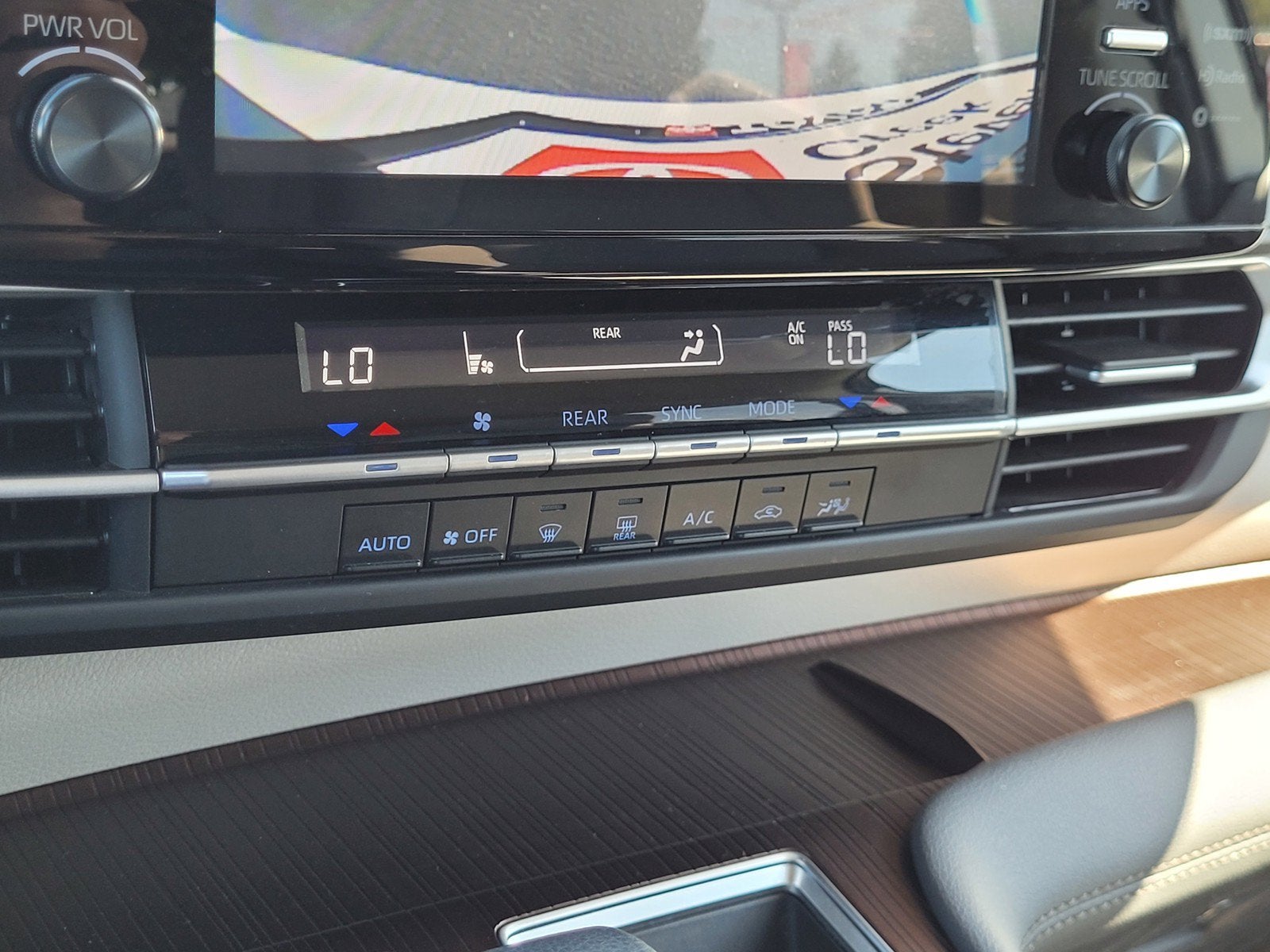 2024 Toyota Sienna LE 8 Passenger
