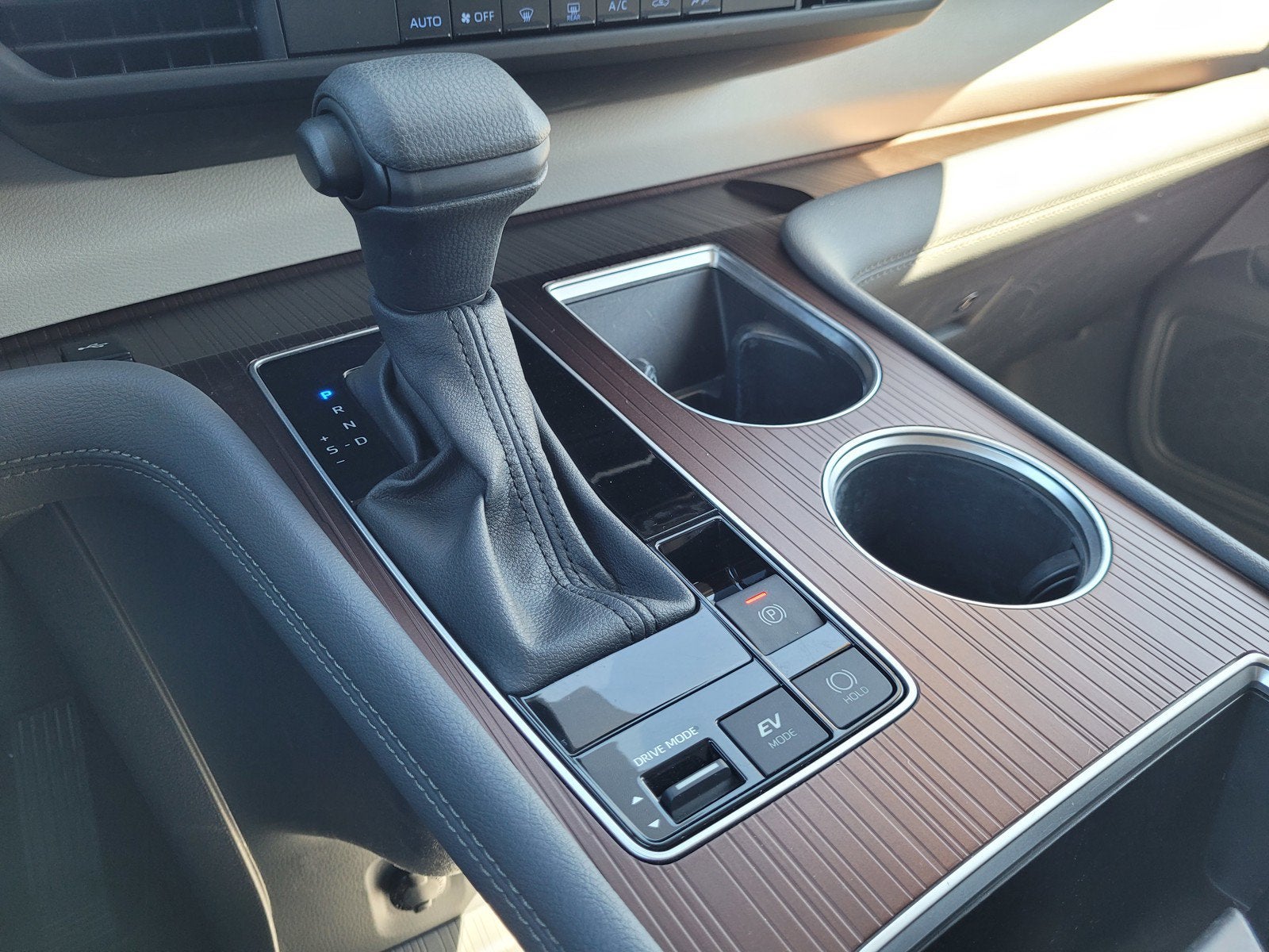 2024 Toyota Sienna LE 8 Passenger