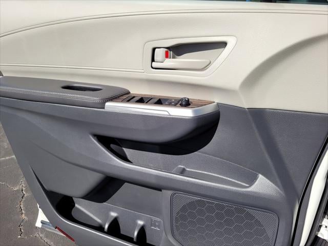 2024 Toyota Sienna LE 8 Passenger