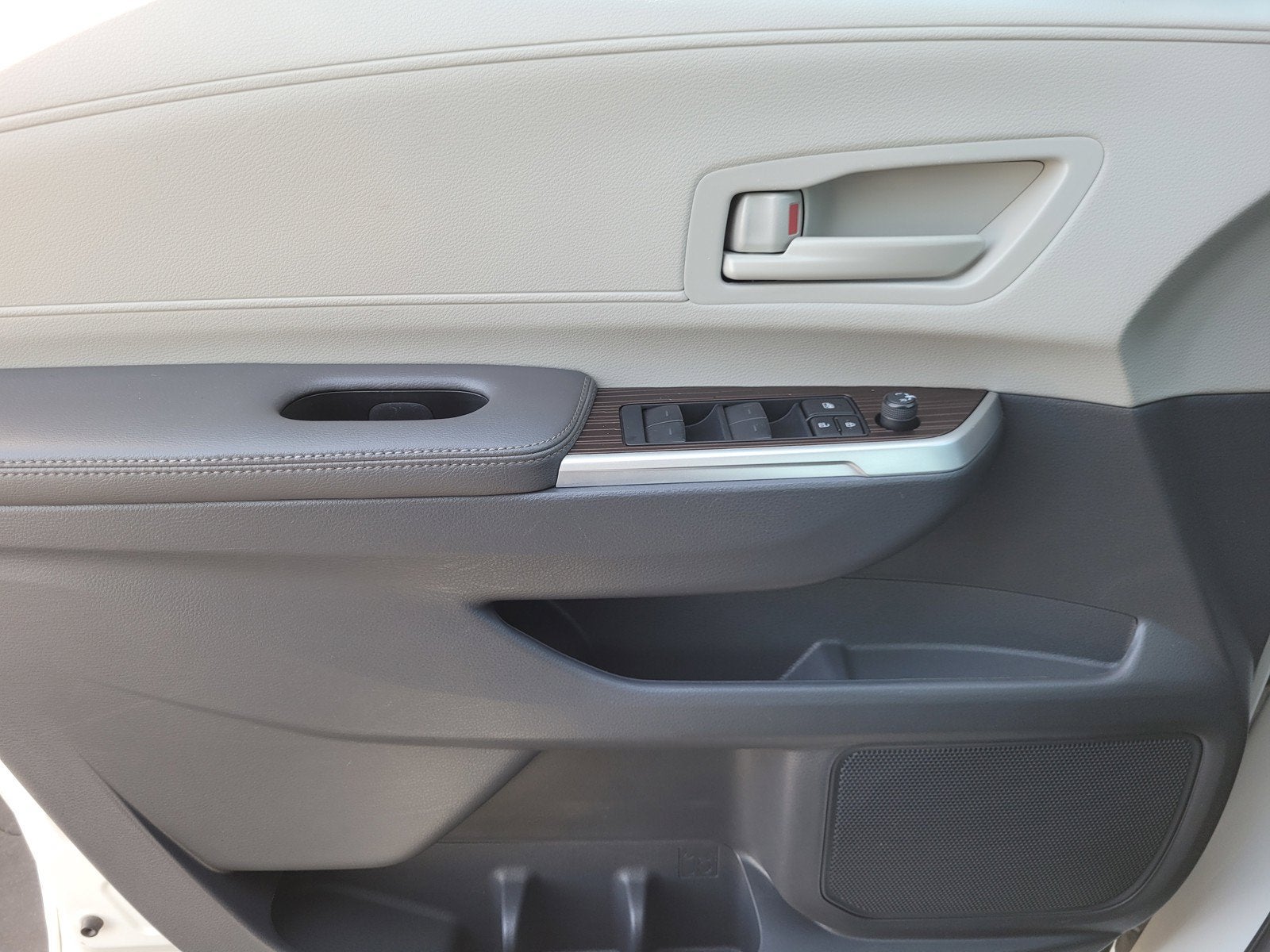 2024 Toyota Sienna LE 8 Passenger