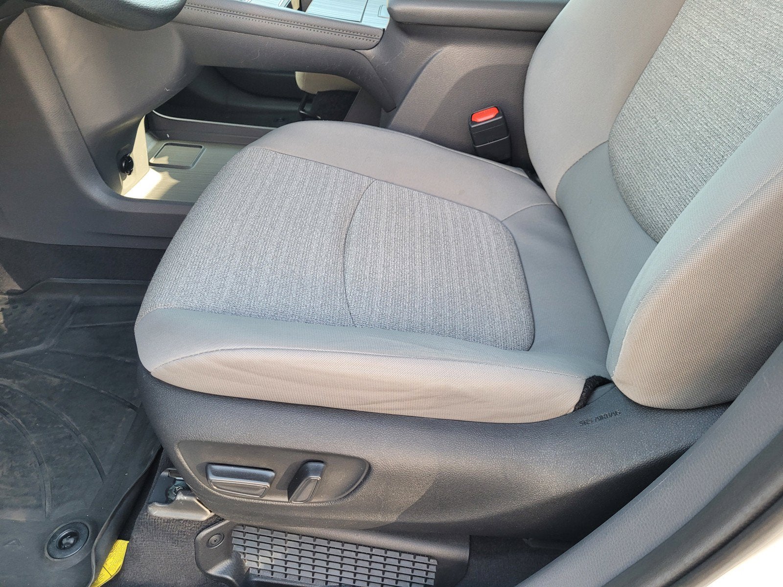 2024 Toyota Sienna LE 8 Passenger