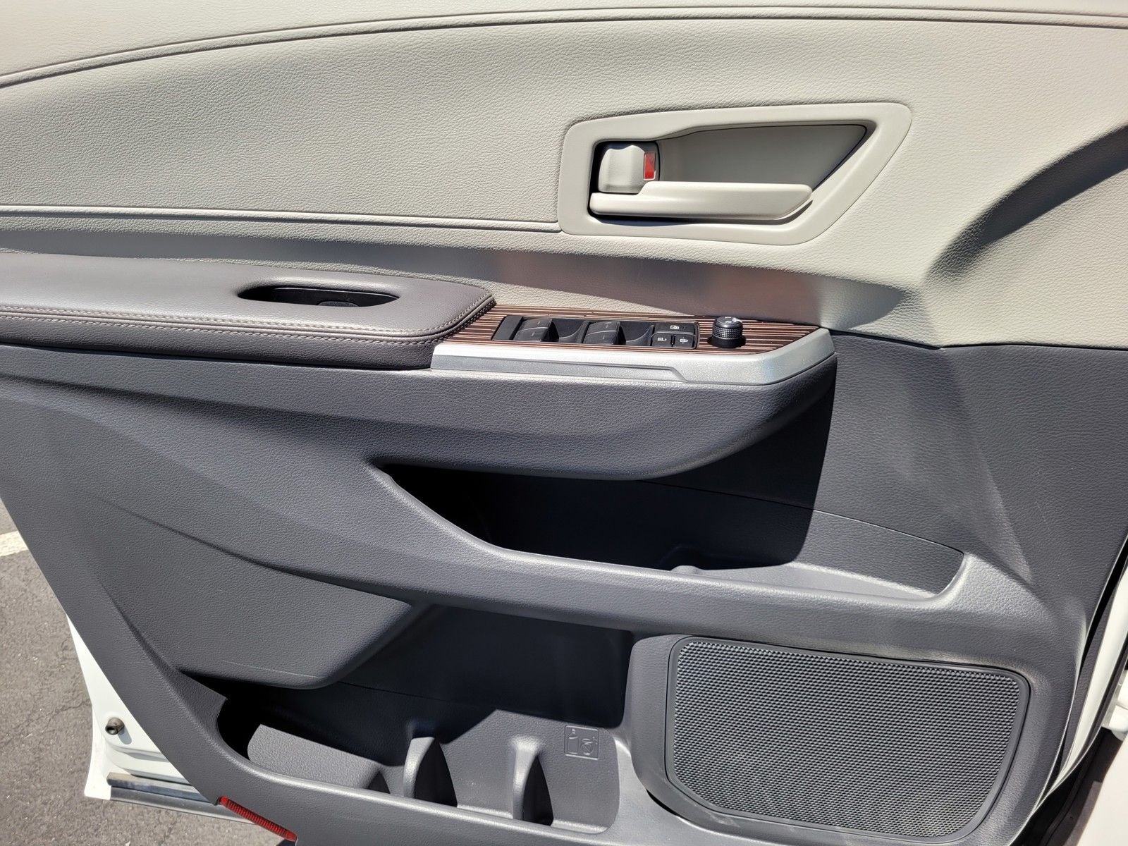 2024 Toyota Sienna LE 8 Passenger