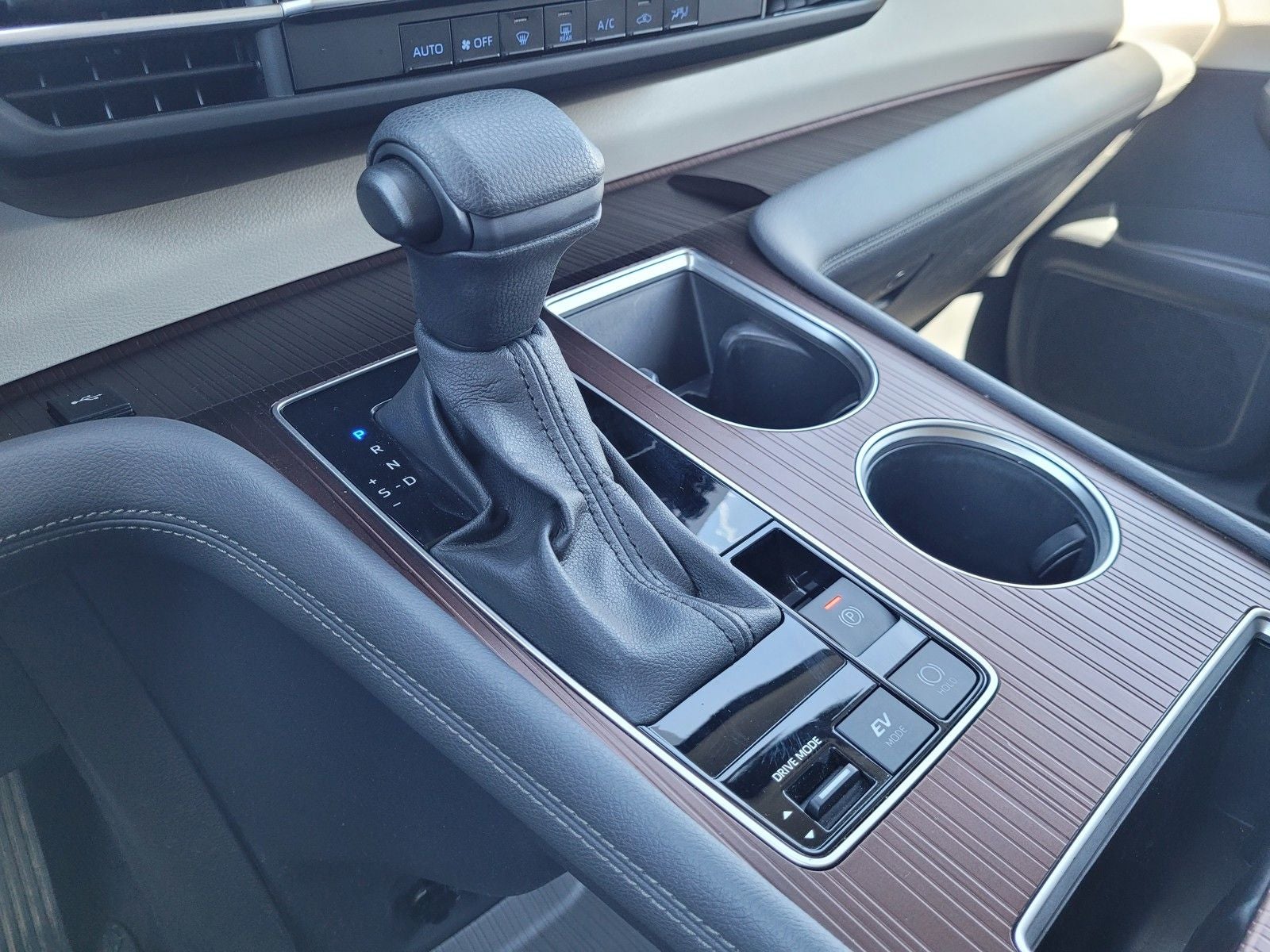 2024 Toyota Sienna LE 8 Passenger