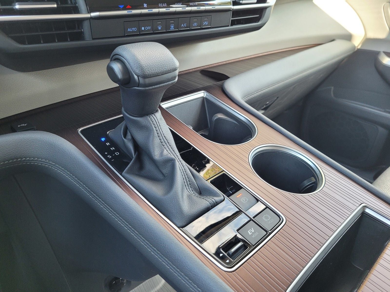 2024 Toyota Sienna LE 8 Passenger